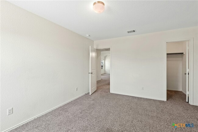 Building Photo - 513 Circle Wy