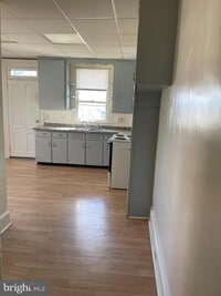 Building Photo - 648 N Mulberry St