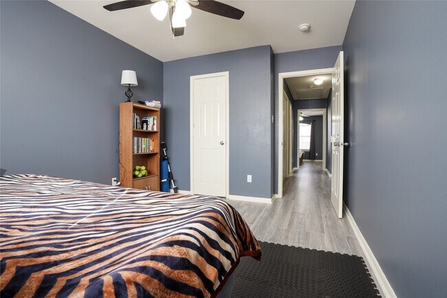 Building Photo - 6419 Waldron Dr
