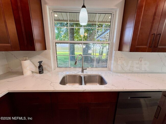 Building Photo - 2 Fairway Rd