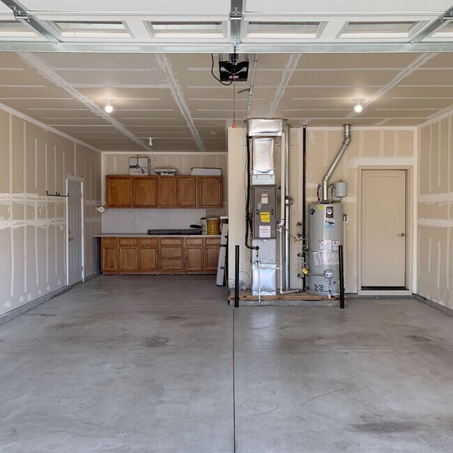 Building Photo - Pet Friendly Home Near The Foothills!