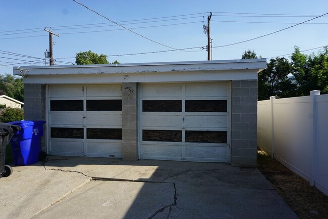 Primary Photo - Great Home In Downtown Bountiful