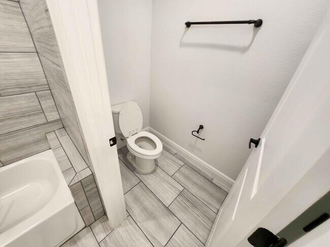Building Photo - 913 Grand Wildmere Cove