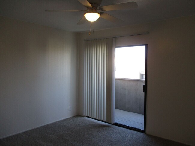 Building Photo - Woodlands in La Jolla  2 bedroom 1 bath to...