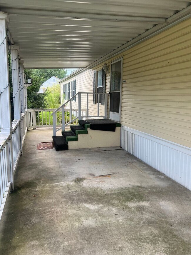 Building Photo - 3 bedroom home Fayetville PA!