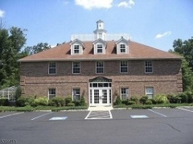 Building Photo - 5222 Richmond Rd