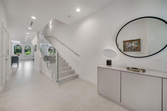Building Photo - 10659 NE Quay Bridge Ct