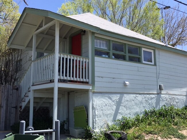 Building Photo - 606 S Montezuma St