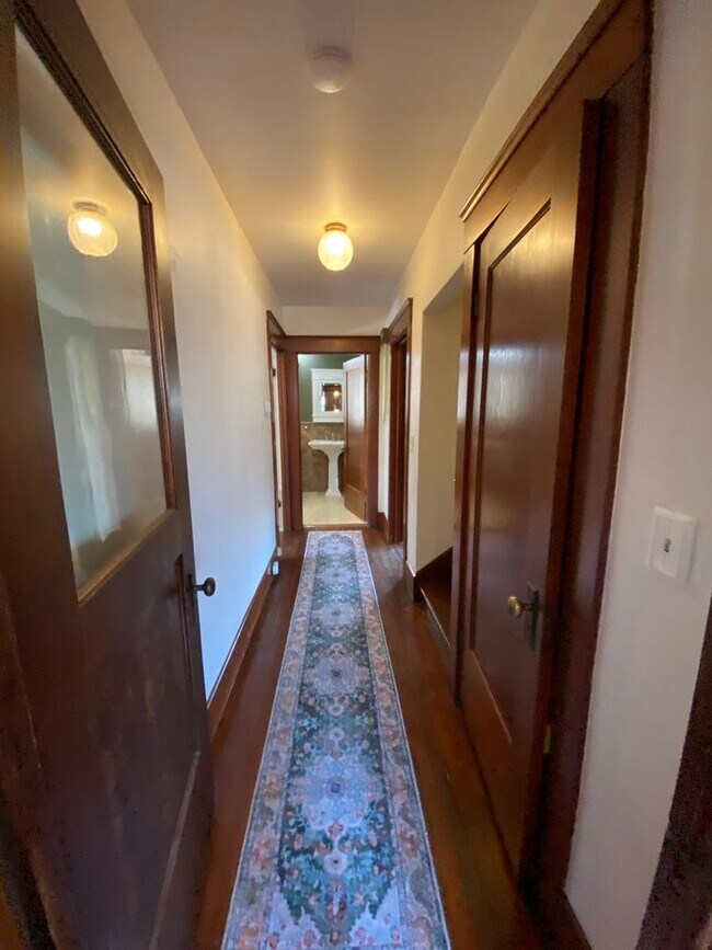 Building Photo - Beautiful Visalia Home Available Now!