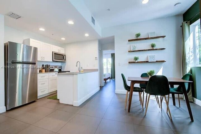 Primary Photo - 346 NW 35th St