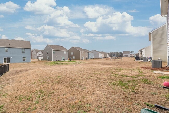 Building Photo - Move-in Ready 5 Bedroom Home!