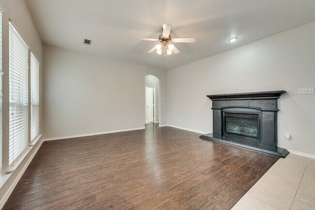 Building Photo - Fantastic 3 bed-2 bath in N. Forth Worth
