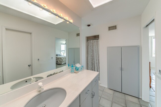 Building Photo - SANDIA HEIGHTS EXECUTIVE RENTAL 2+Story 3B...
