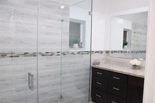 Building Photo - 8457 Sheraton Dr