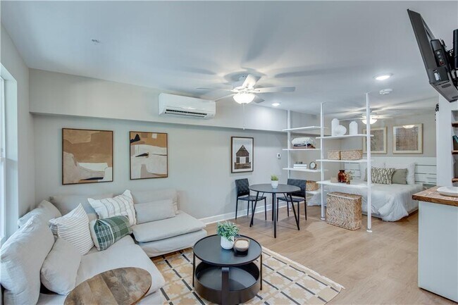 Building Photo - 710 Jesse Jewell Pkwy SE