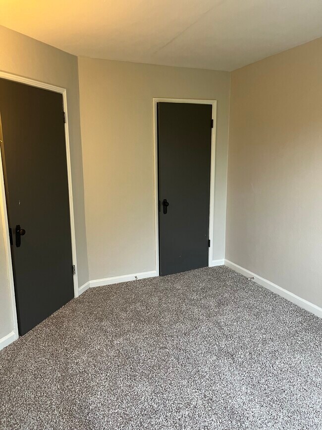 Building Photo - 539 Hadley Ave