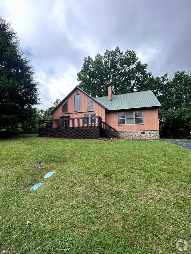 Building Photo - Ashe Lake Community Home Surrounded By Nat...