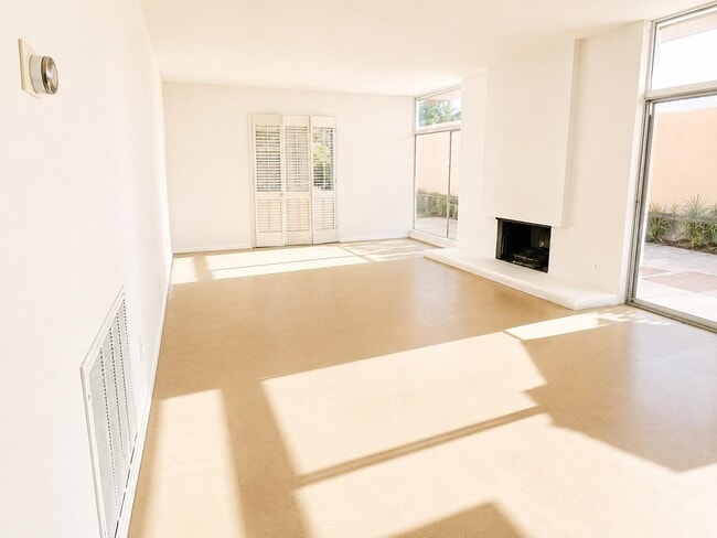 Building Photo - 866 N Topaz Cir