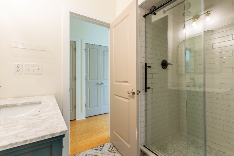 Building Photo - 2133 Southend Dr