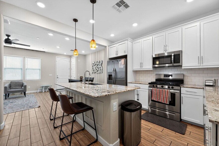 Building Photo - 4077 S Sabrina Dr