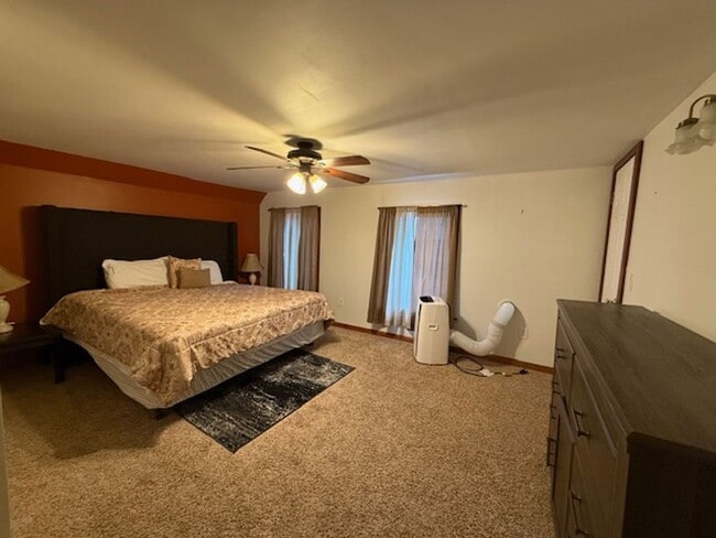 Building Photo - Spacious Three Bedroom, Two Full Bathroom Home with Chef’s Kitchen – Furnished Option Available!