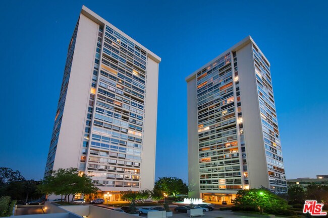 Primary Photo - 2222 Ave of the Stars