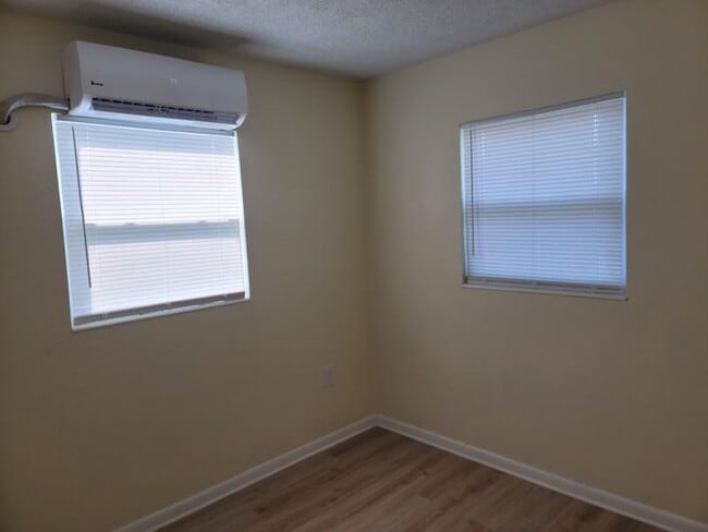 Building Photo - 1700 Chaucer Rd