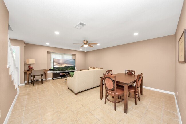 Building Photo - 6710 Biggs Ct