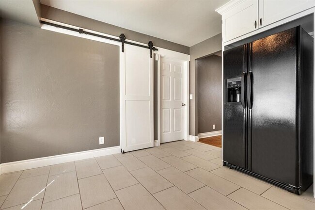 Building Photo - 709 NE 79th Pl