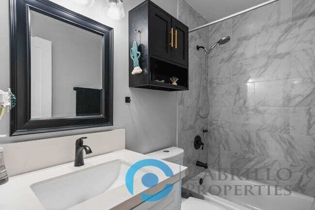 Building Photo - 1703 Midvale Dr