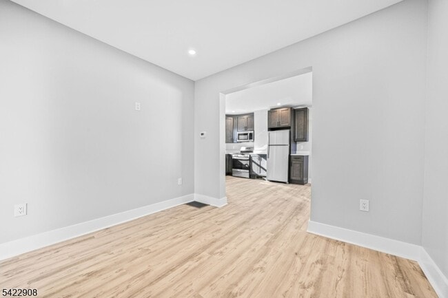 Building Photo - 100 Kansas St