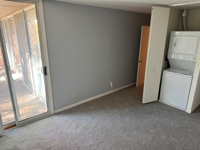 Building Photo - 5950 Oakwood Dr