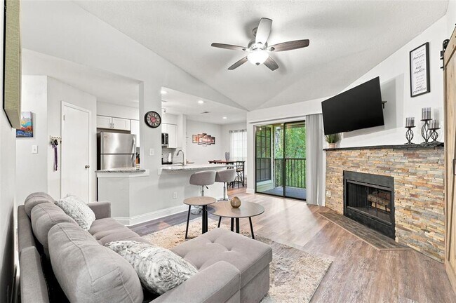 Building Photo - 8630 Mallard Reserve Dr