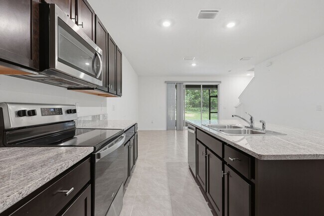 Building Photo - 13753 NW 9 Rd