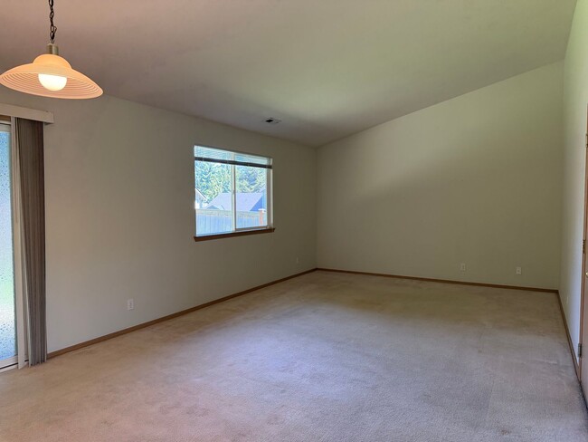 Building Photo - Everett 3 Bedroom Rambler