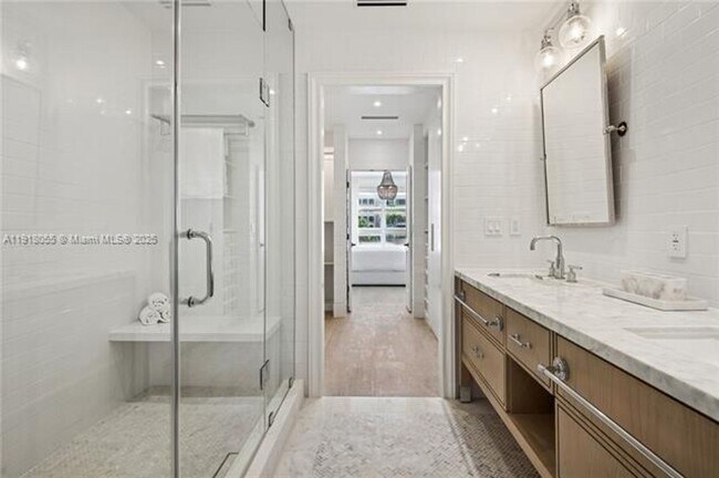 Building Photo - 705 Crandon Blvd