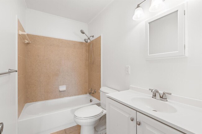 Building Photo - 5715 N Flagler Dr