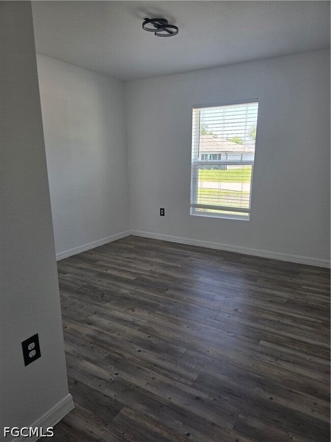 Building Photo - 2122 NE 13th Pl