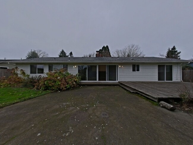 Building Photo - 3 Bedroom Family Home in the Harlow Street Bridge Area