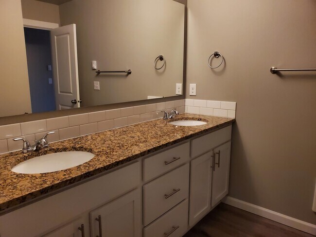 Building Photo - 6909 Delaney Ln NE