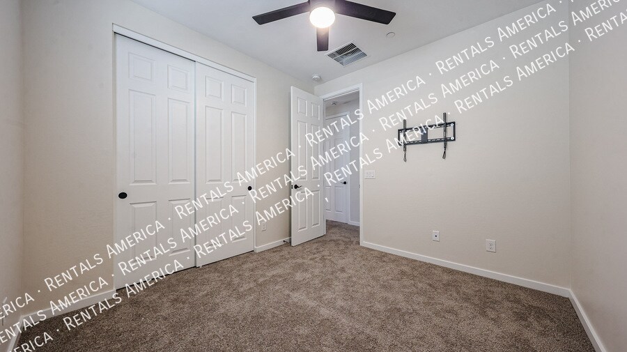 Building Photo - 2858 N Evergreen St