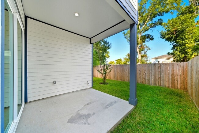 Building Photo - 2036 Thonig Rd