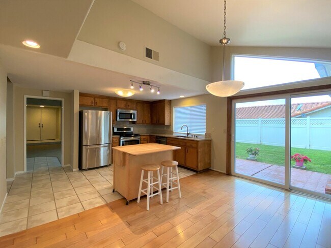 Building Photo - 3BR 3BA home, located in beautiful Solana Beach! Spacious layout with lush landscape