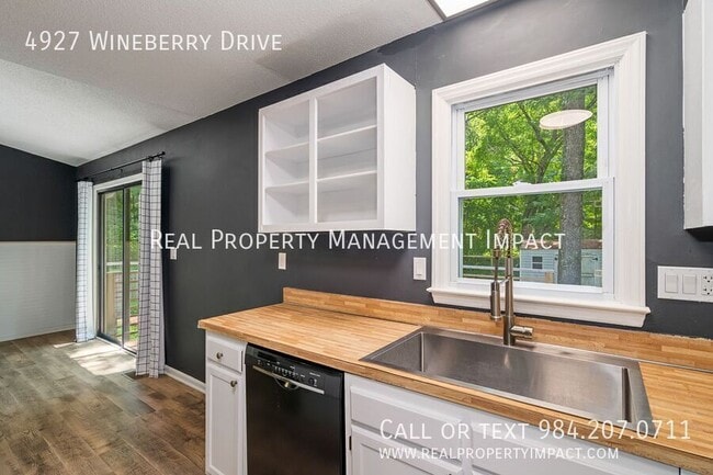 Building Photo - 4927 Wineberry Dr