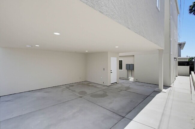 Building Photo - New Construction with Private Patio Walking Distance to Mission Bay