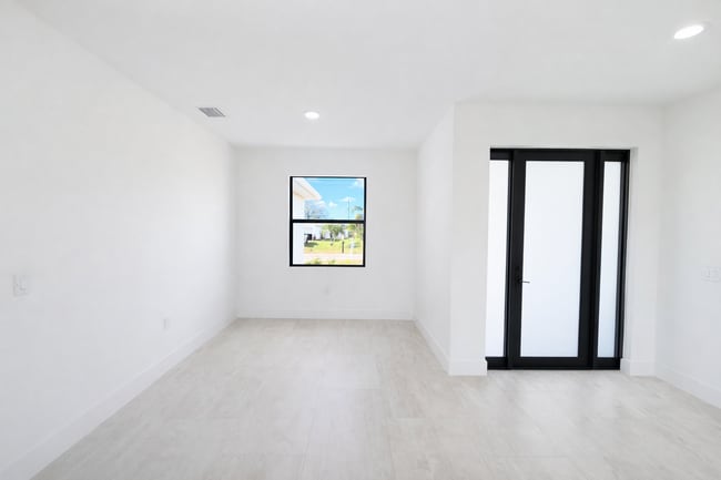 Building Photo - 211 NW 25th Ave