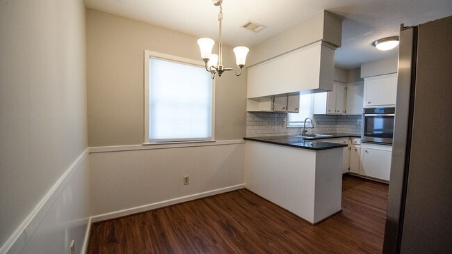 Building Photo - Beautiful home available today!