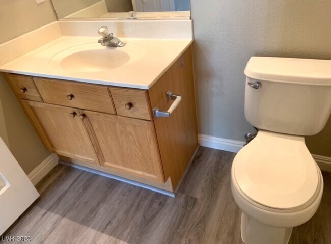 Building Photo - 352 Pine Haven St