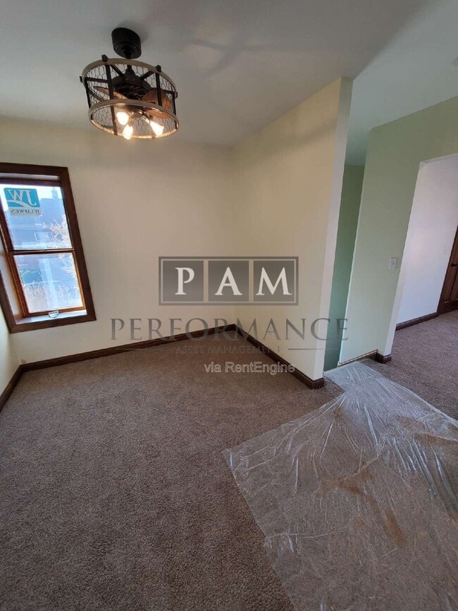 Building Photo - 5525 W North Ave