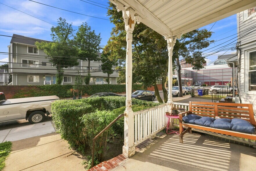 Building Photo - 147 Murdock St